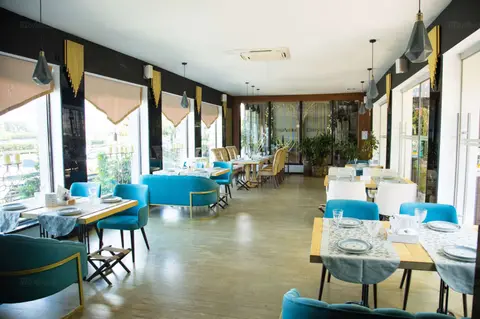 Интерьер ресторана Stephania Garden