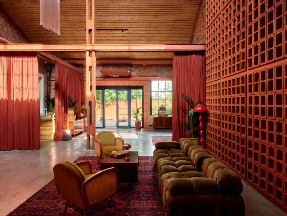 Выставка в лофте VINYL