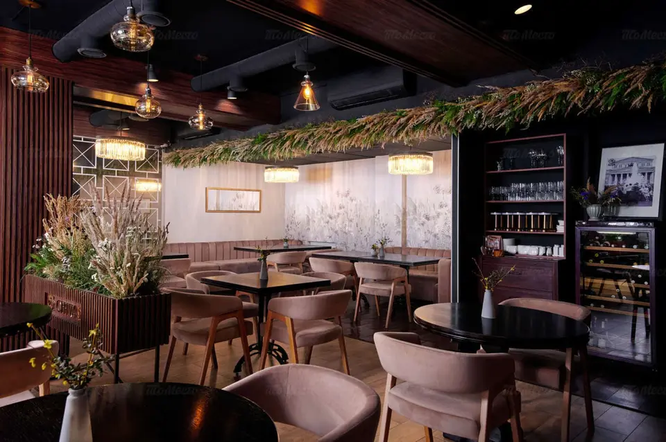 Барная стойка в AurA Kitchen&Bar