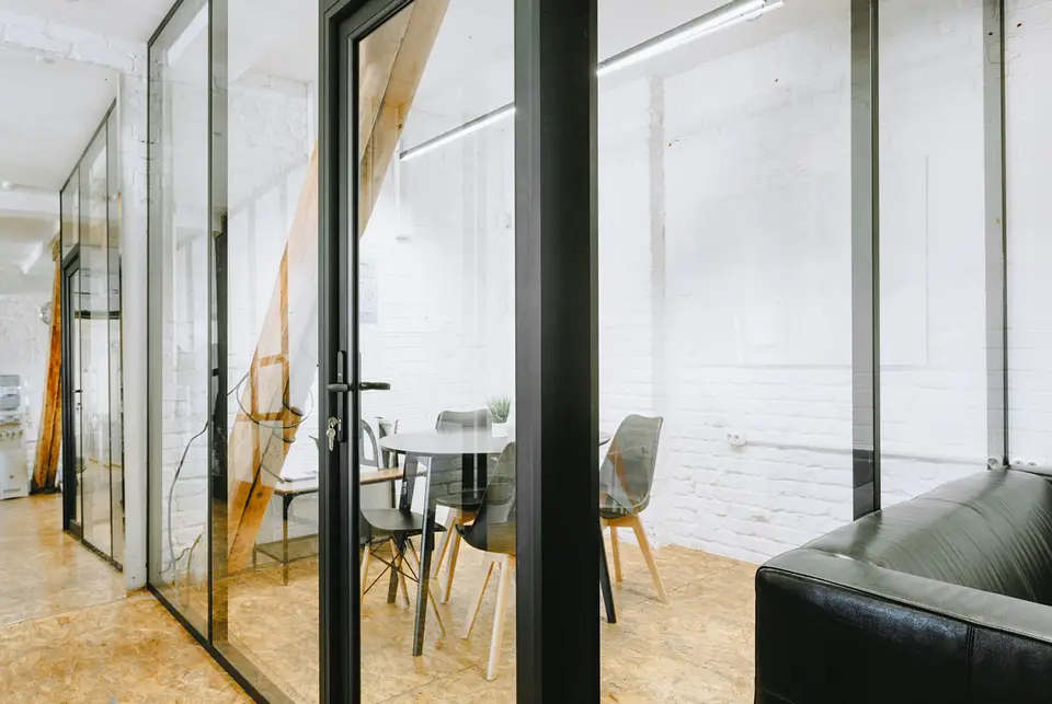 Площадь 100 м² для мероприятий в Room 9