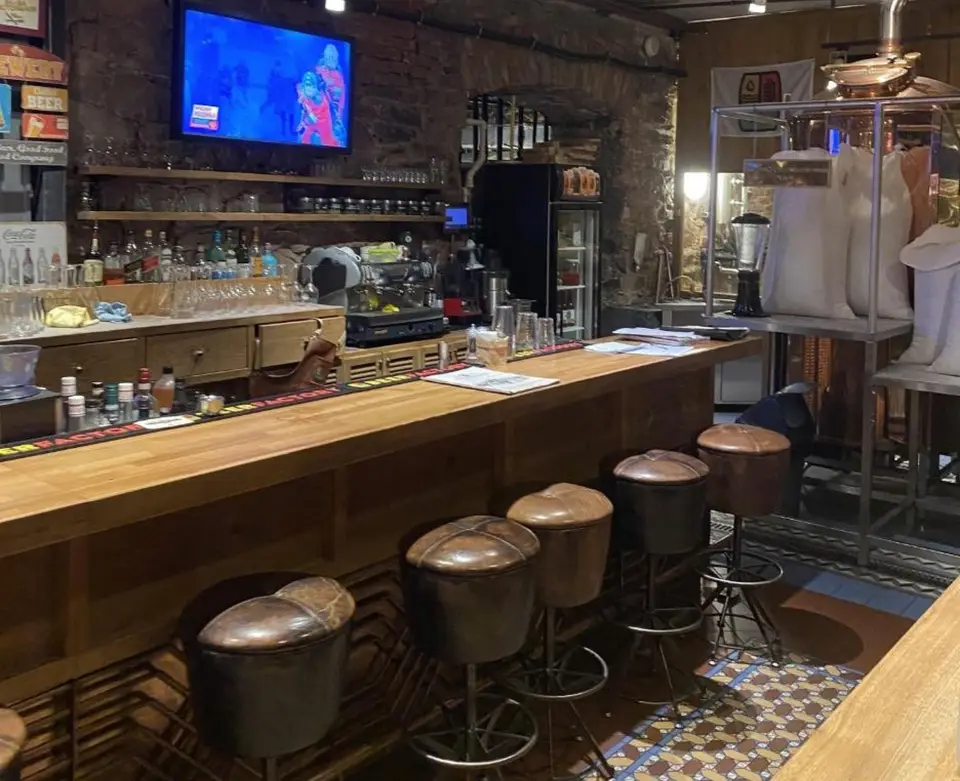 Летняя терраса BeerFactory для отдыха на свежем воздухе