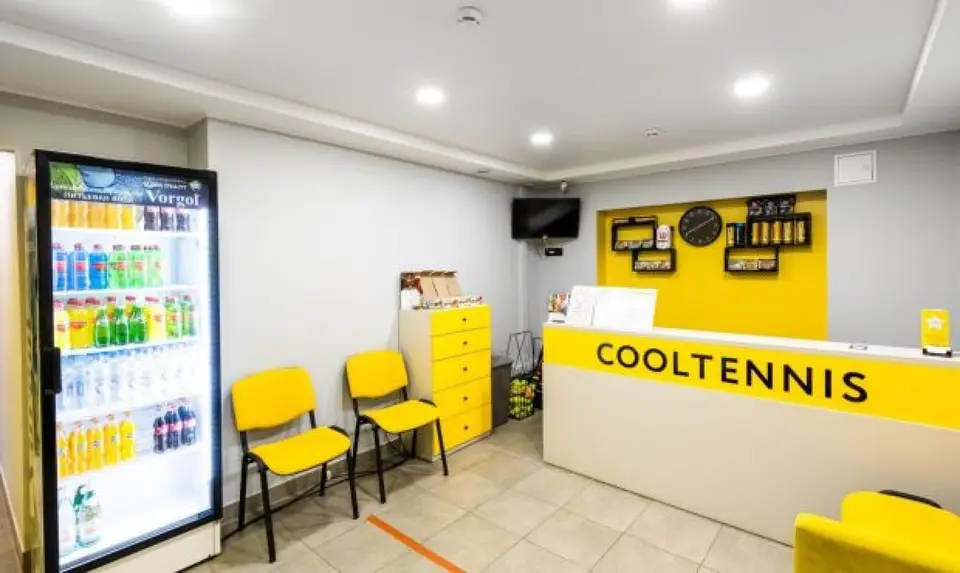 Интерьер крытого теннисного корта COOLTENNIS