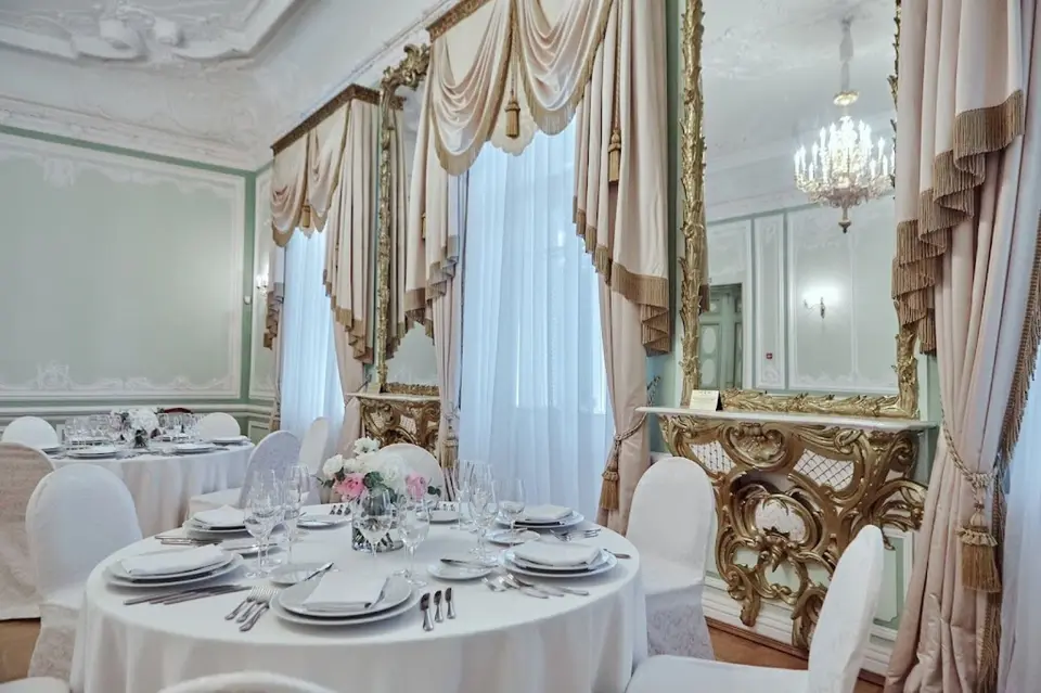 Светильники в интерьере Milutin Palace