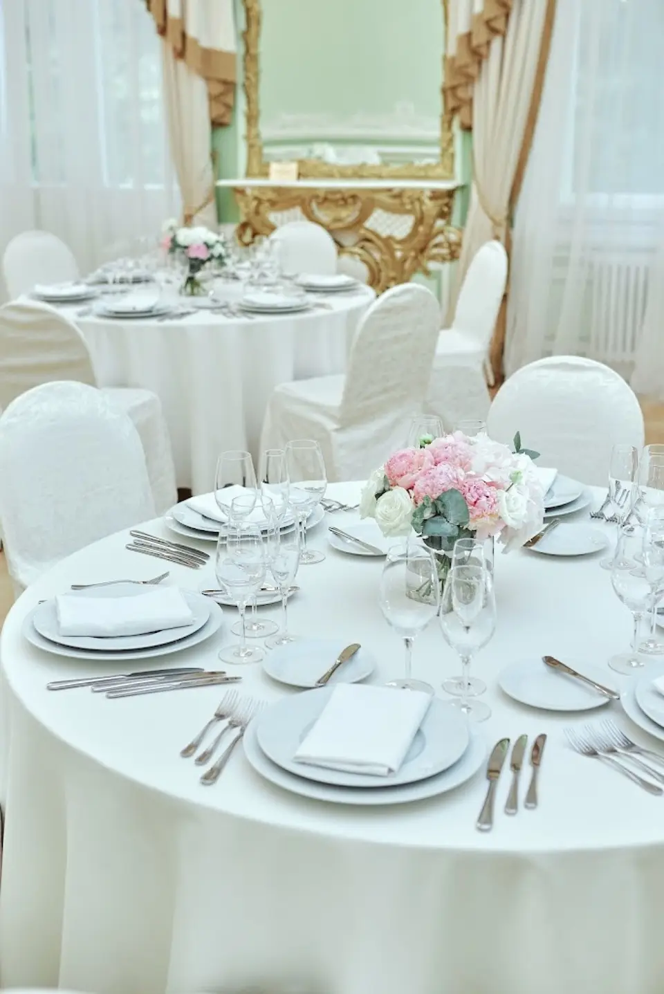 Интерьер банкетного зала Milutin Palace