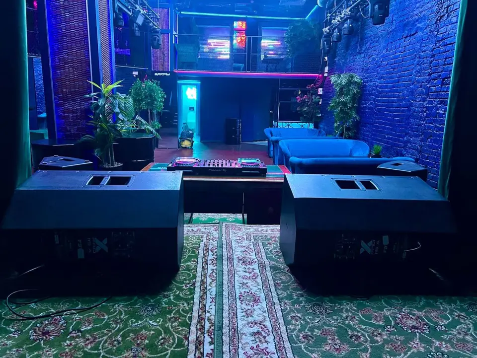 Удобная атмосфера клуба Greenhouse для праздников