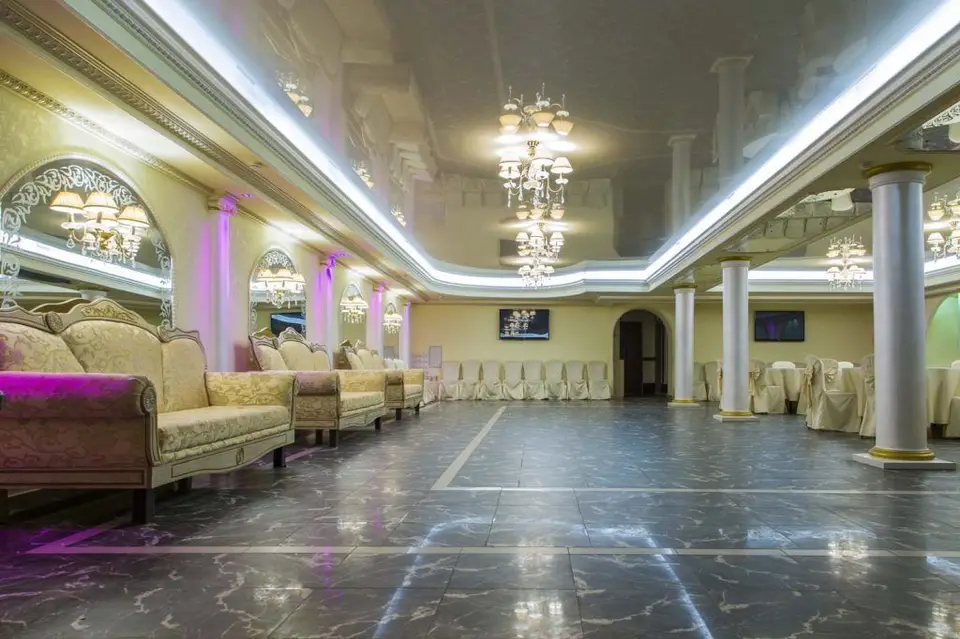 Осветительные приборы в Garden Hall