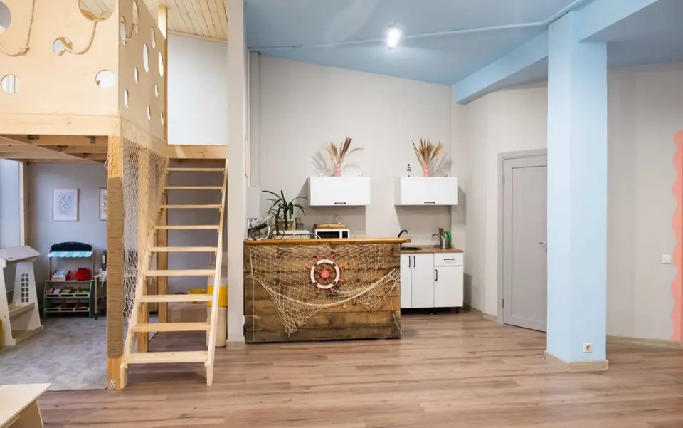 Лофт Море в BabySpace - зал с панорамными окнами