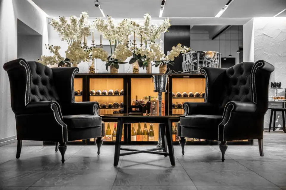 Лофт Kapital Bar с панорамными окнами