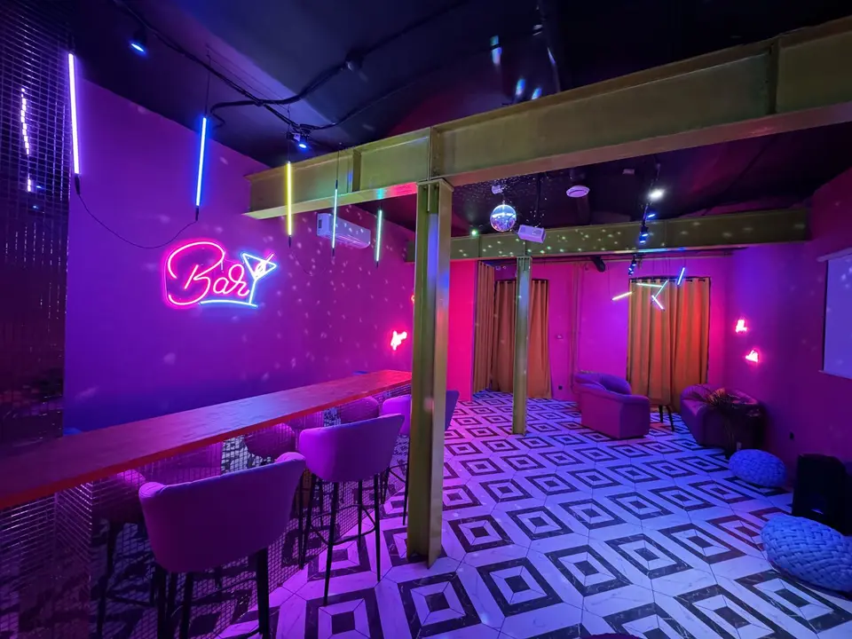 Барная зона в Prisma Loft на Бауманской
