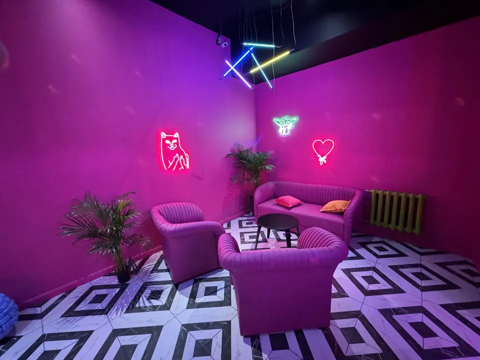 Комфортный зал для праздников в Prisma Loft