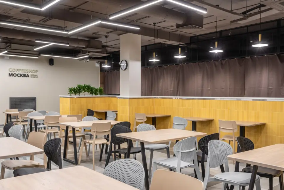 Светлый интерьер конференц-зала Olivka Loft