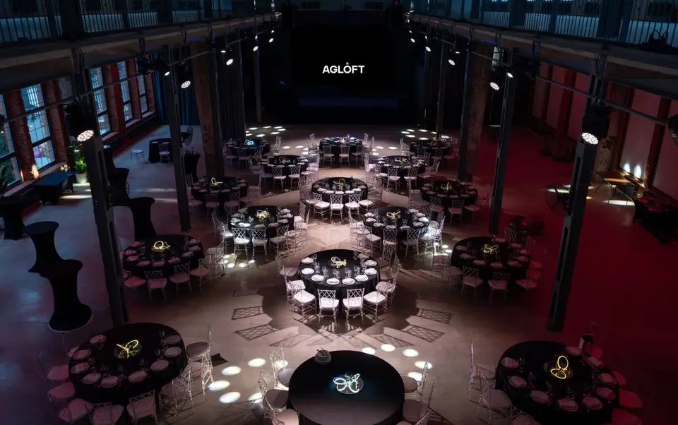 Интерьер GRAND HALL с панорамными окнами