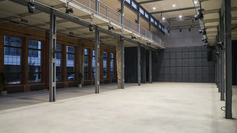 Индустриальный лофт GRAND HALL