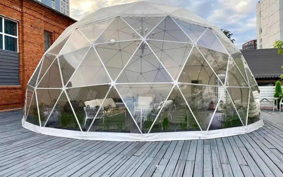 Шатер ROOF в Москве с панорамными окнами