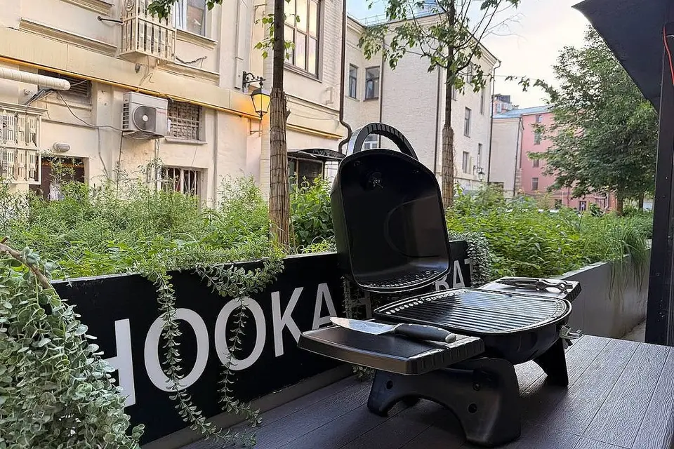 Гостиная зона в лофте HOOKAH