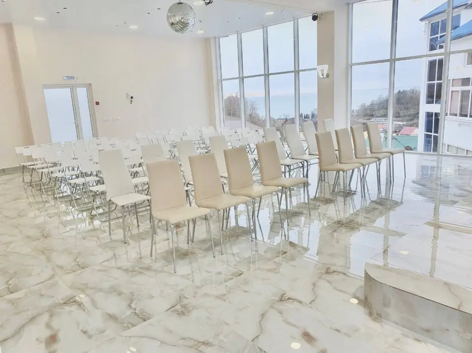 Фото площадки Нараяна — большой зал 240 м² в Лоо: 1
