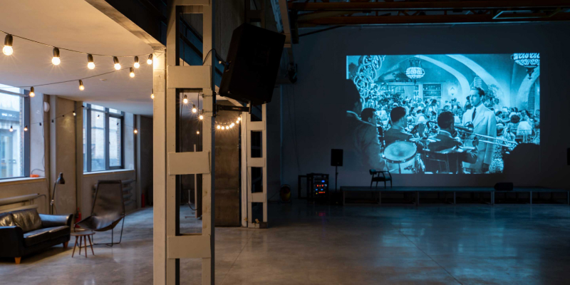 Изображение статьи: Как арендовать площадку в первый раз: что входит в аренду и чего ждать