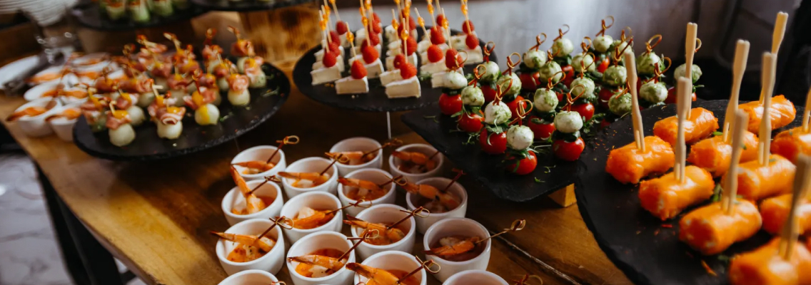 Изображение статьи: Клиент просит лофт с кейтерингом под корпоратив: как искать и что уточнять