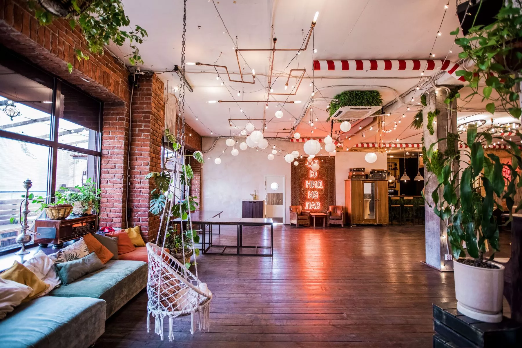 Фото площадки Лофт MULTIROOM с верандой и полным оснащением для вечеринок и праздников: изображение 3