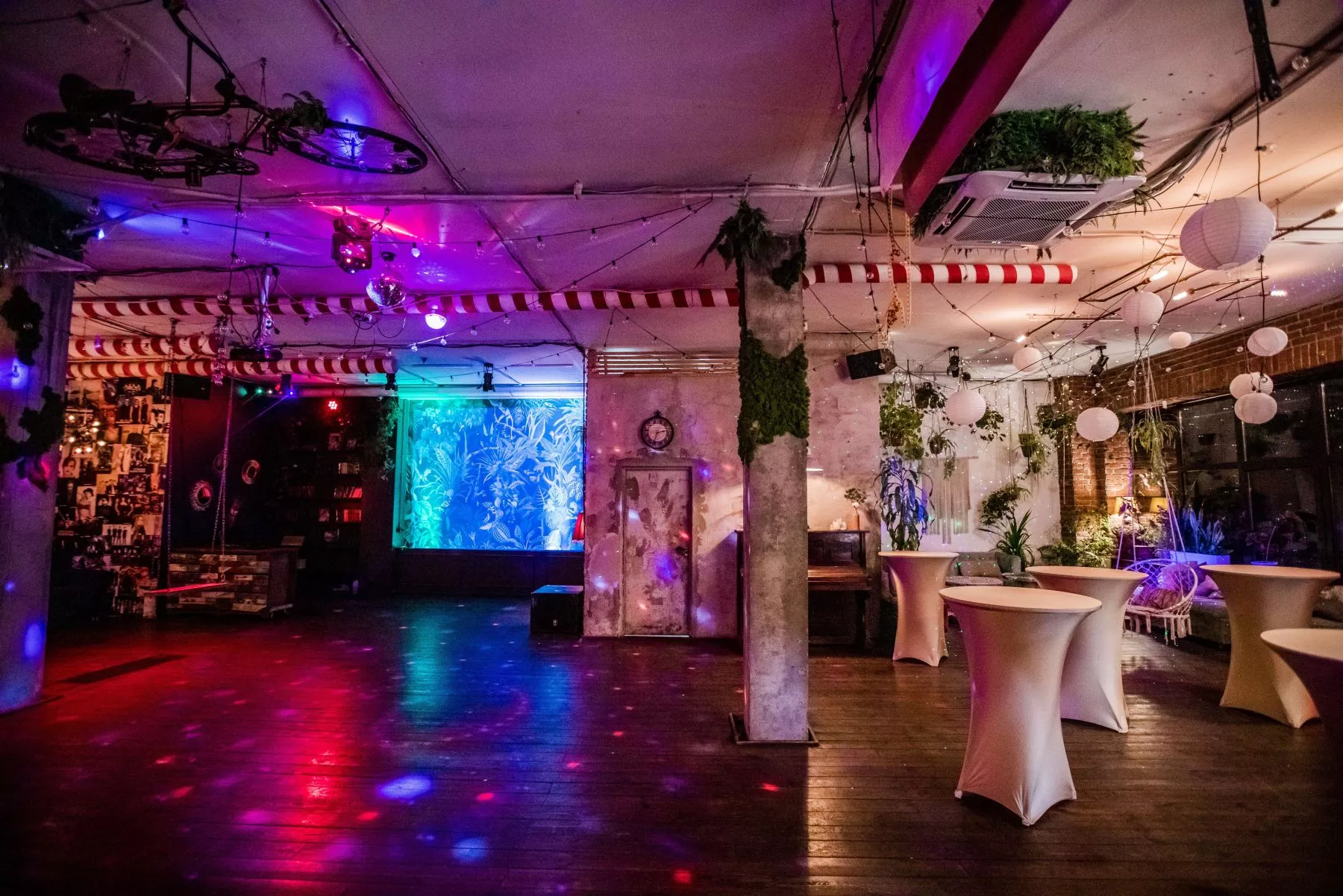 Фото площадки Лофт MULTIROOM с верандой и полным оснащением для вечеринок и праздников: изображение 4