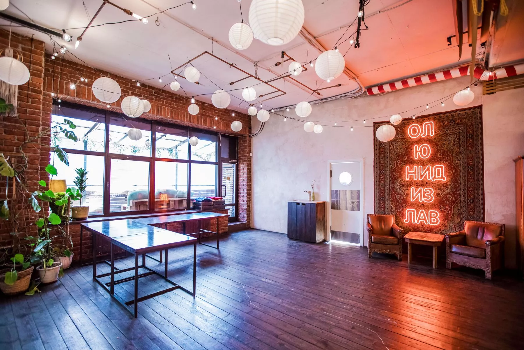 Фото площадки Лофт MULTIROOM с верандой и полным оснащением для вечеринок и праздников: изображение 5