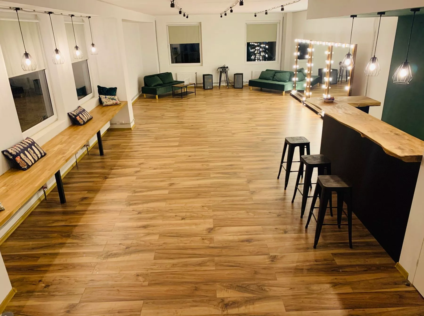 Фото площадки ALIBI Loft - современный лофт в скандинавском стиле для вечеринок на Пролетарской, 120 м²: главное