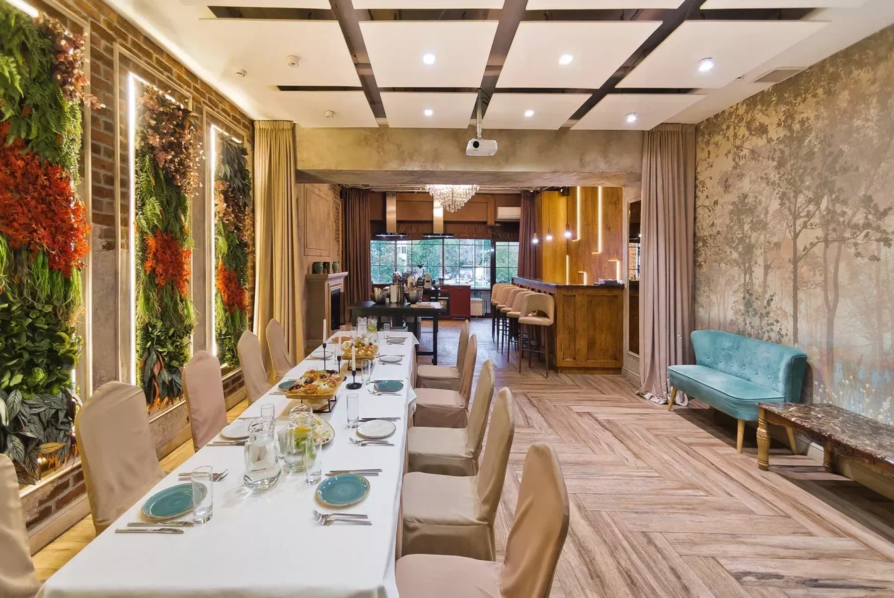 Фото площадки Интерьерный лофт Dream Forest для вечеринок с кухней и верандой на улице 1905 года: изображение 2