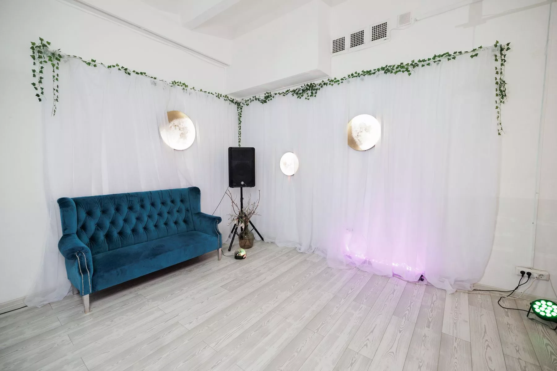 Фото площадки Белый лофт Only You для вечеринок с верандой на Варшавском шоссе: изображение 2