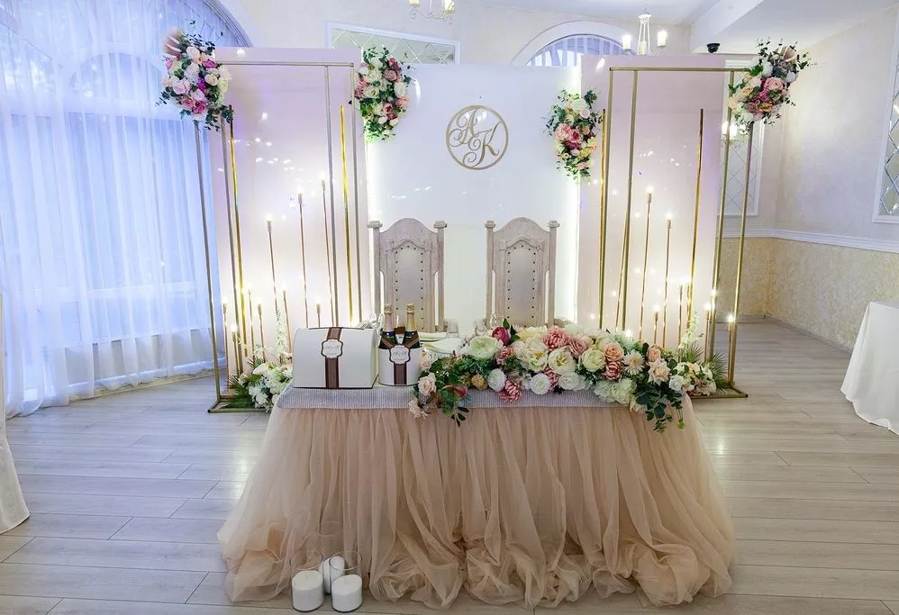 Фото площадки Малый светлый зал на первом этаже банкетного комплекса для мероприятий на ВДНХ: главное