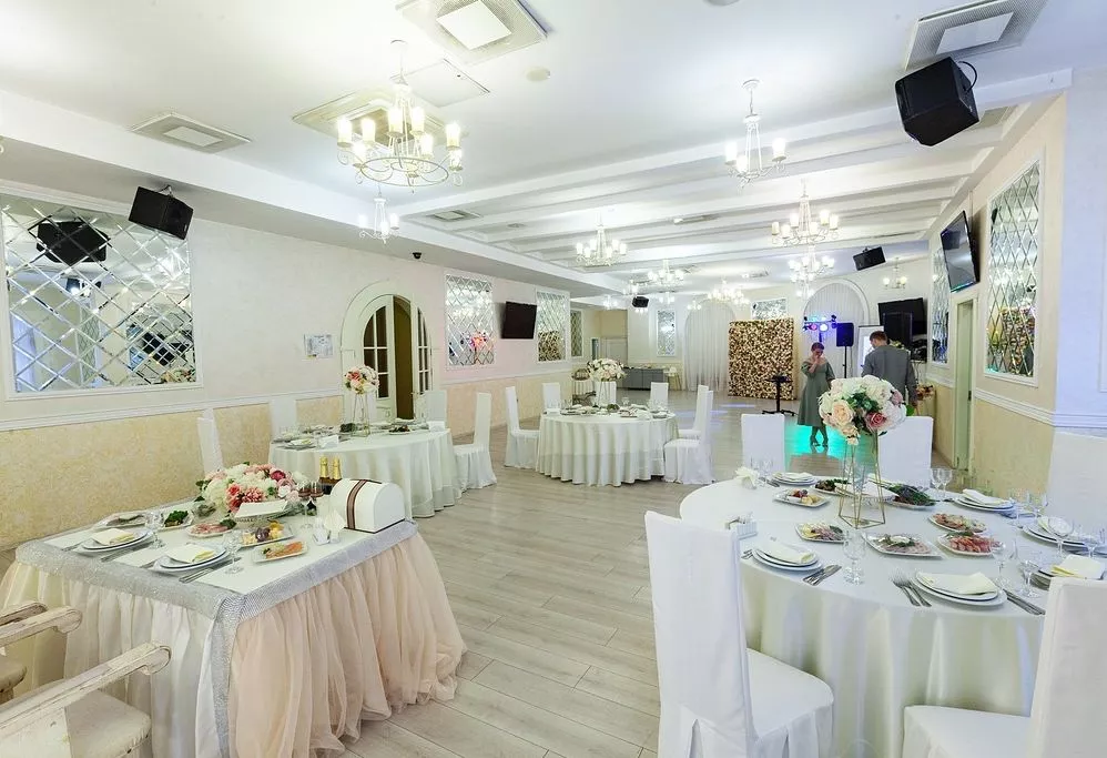 Фото площадки Малый светлый зал на первом этаже банкетного комплекса для мероприятий на ВДНХ: изображение 4