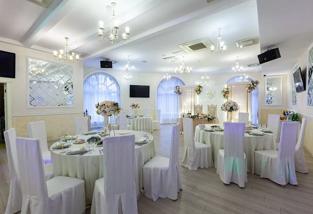 Фото площадки Малый светлый зал на первом этаже банкетного комплекса для мероприятий на ВДНХ: изображение 5