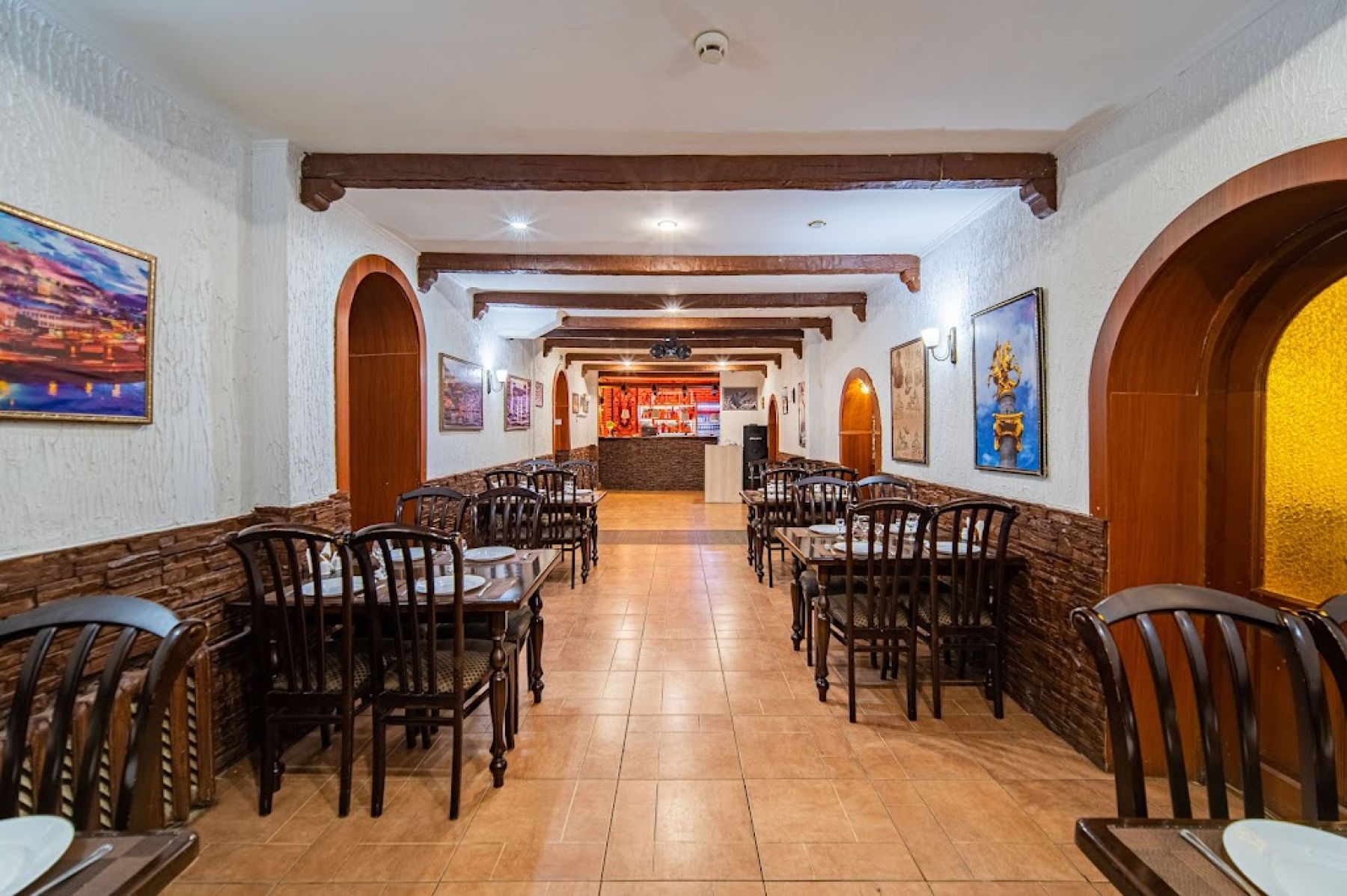 Сервировка стола в ресторане Нани