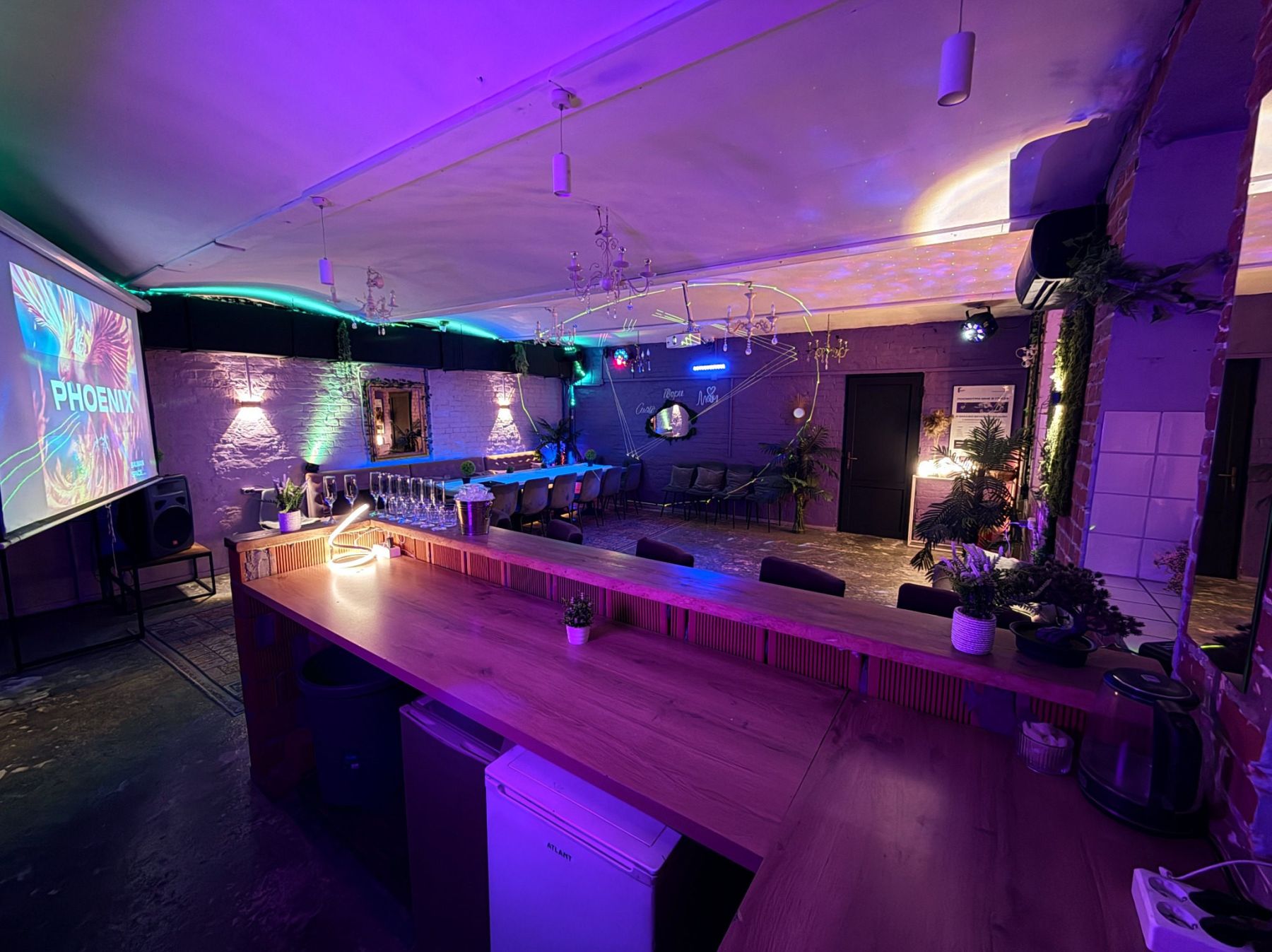 Зона для мероприятий в лофте Феникс