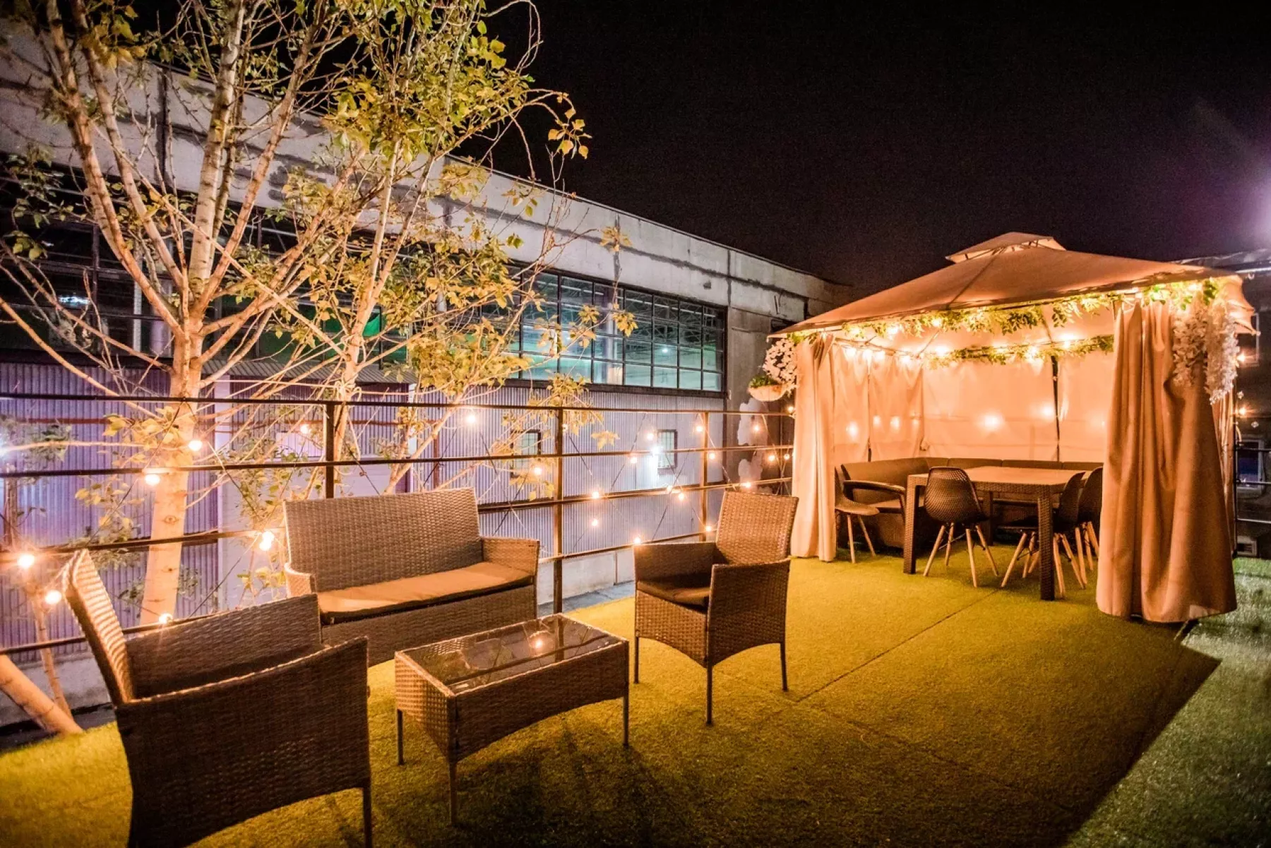 Интерьер лофта TROPICANA