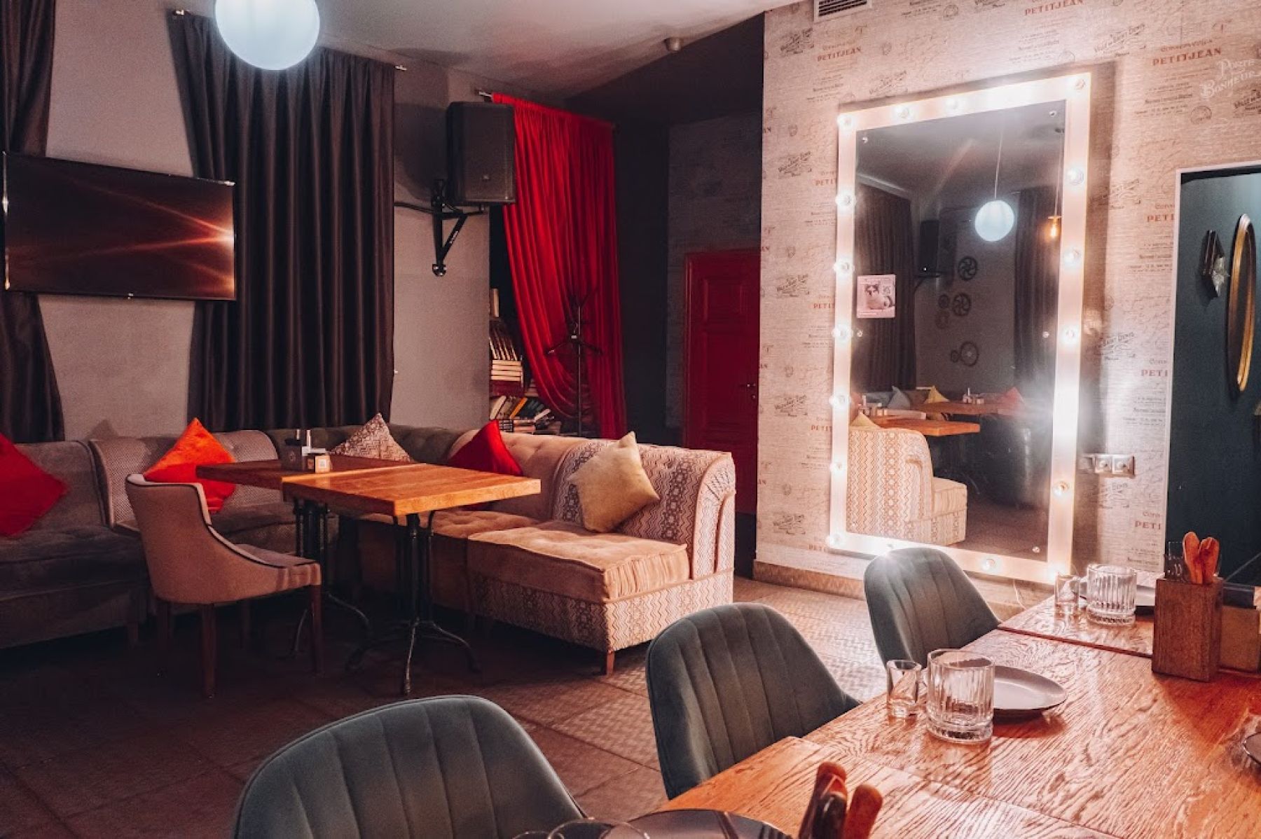 Караоке-система в ресторане Feromon