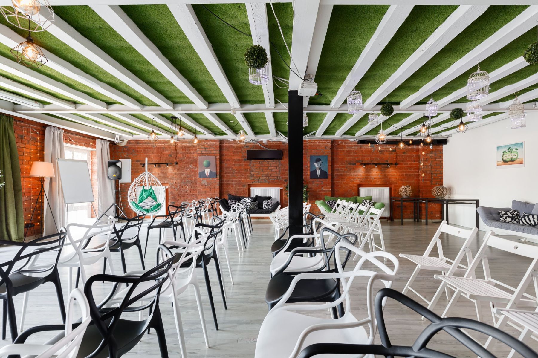 Зал для мероприятий в лофте Рене Магритт