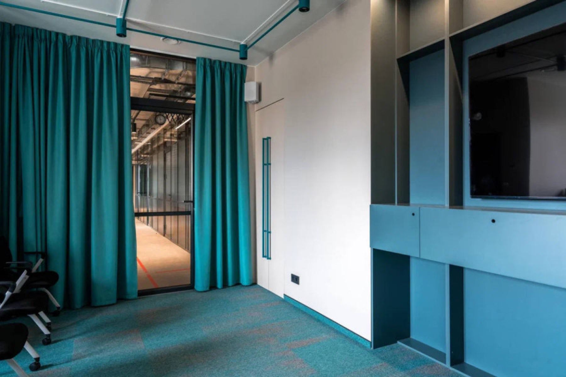 Удобства коворкинга - флипчарт и микроволновка