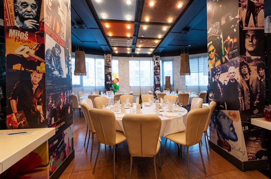 Столовая зона кафе на Уральской улице