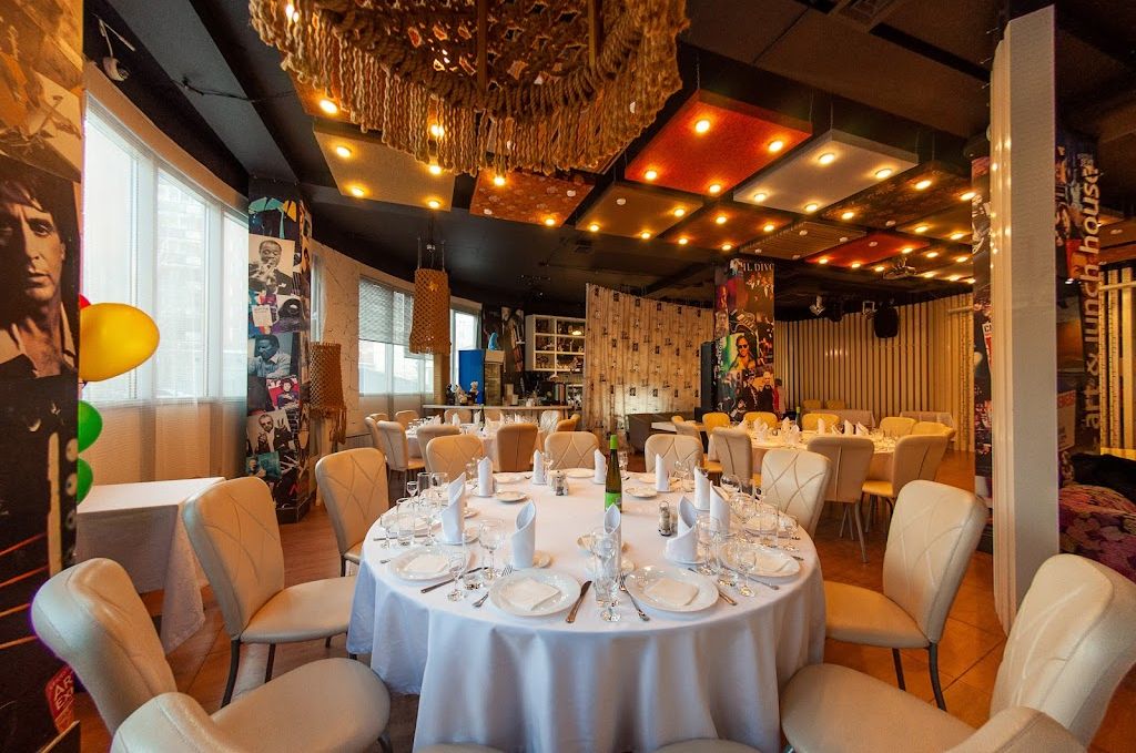 Презентация в банкетном зале с проектором