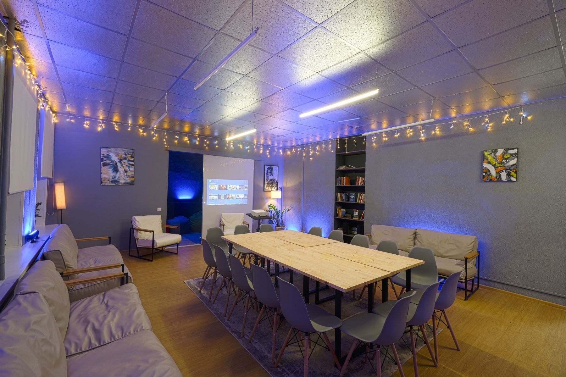 Стильный интерьер зала Помело на Павелецкой