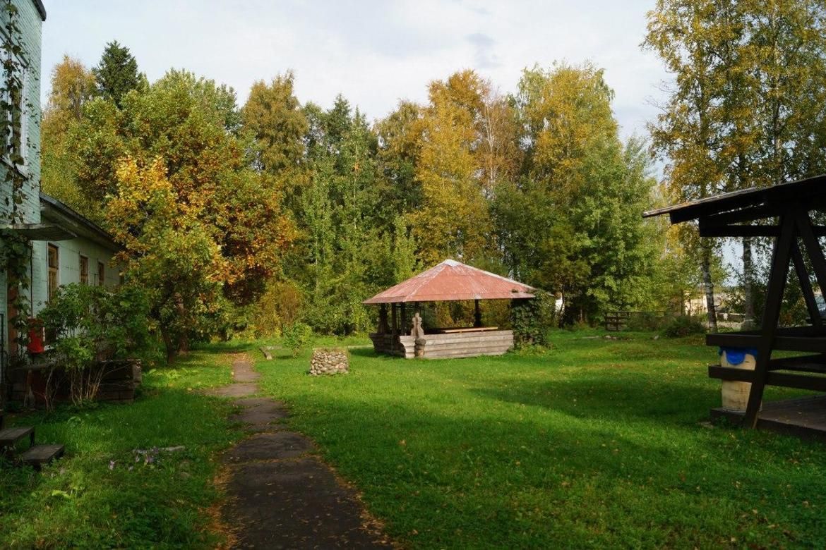 Вид на беседку с освещением