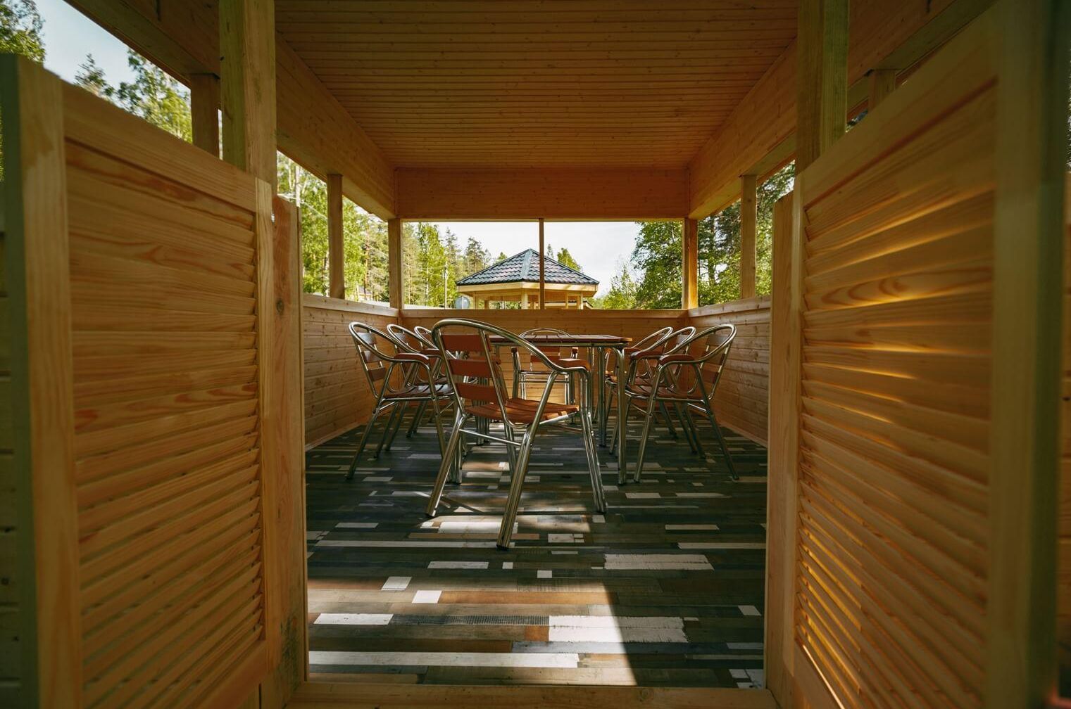 Удобства беседки у воды