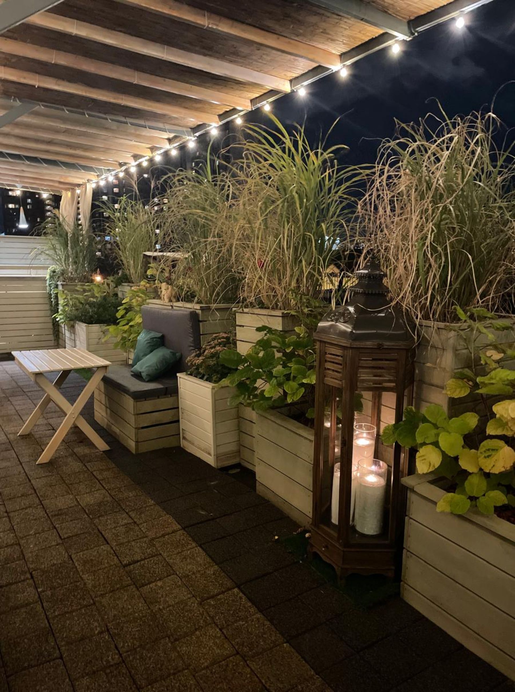 Терраса кафе с видом на город