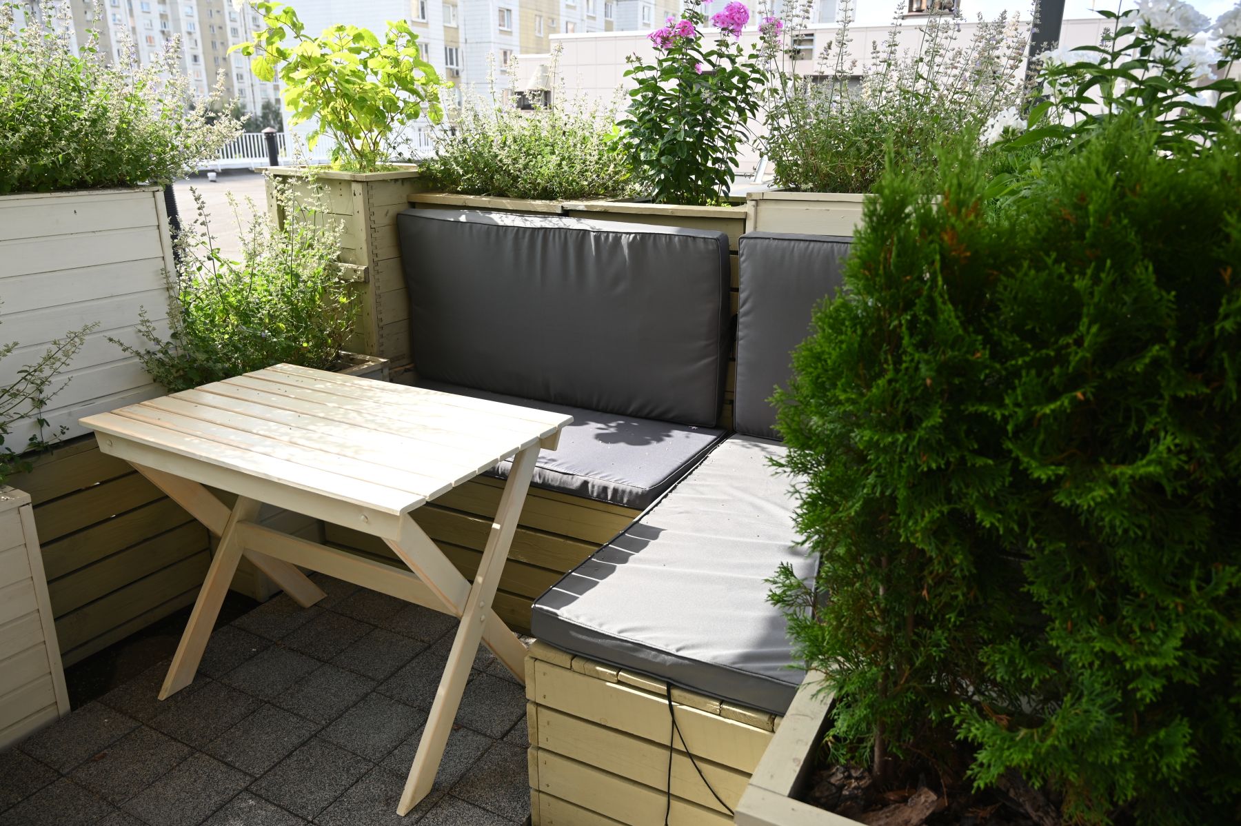 Приготовление пиццы в кафе на крыше