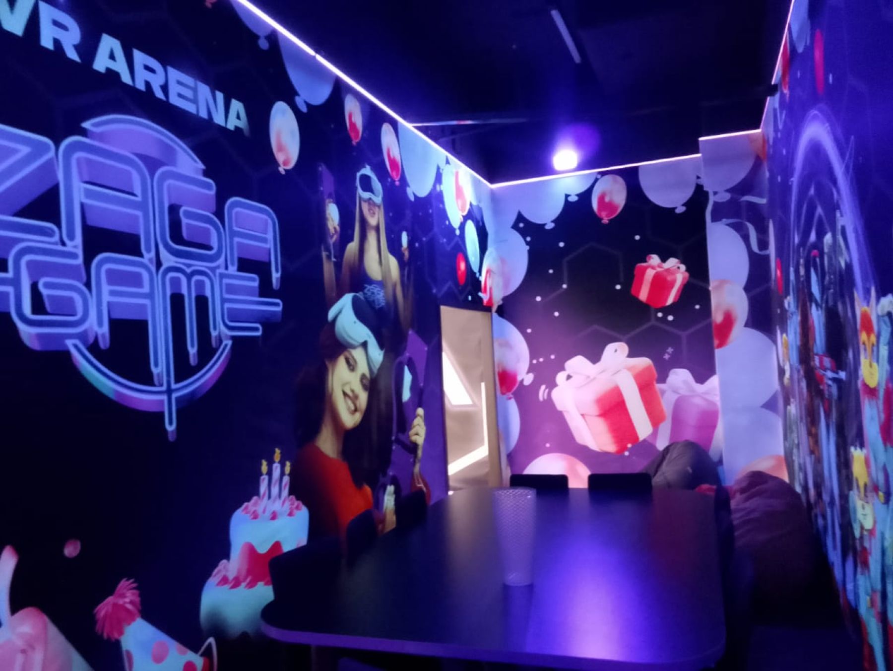 Интерьер клуба виртуальной реальности