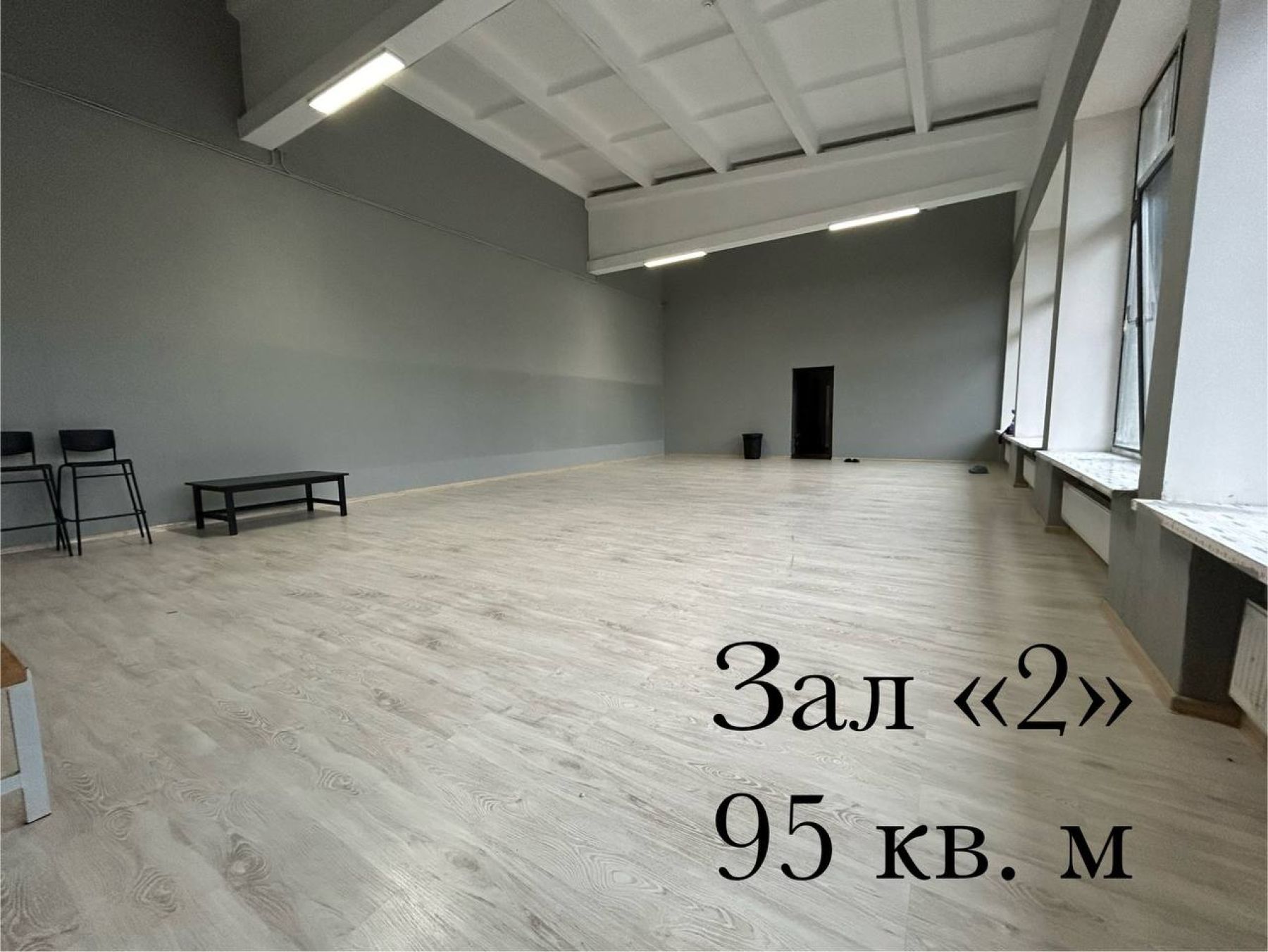 Зона отдыха в танцевальном зале Санкт-Петербурга