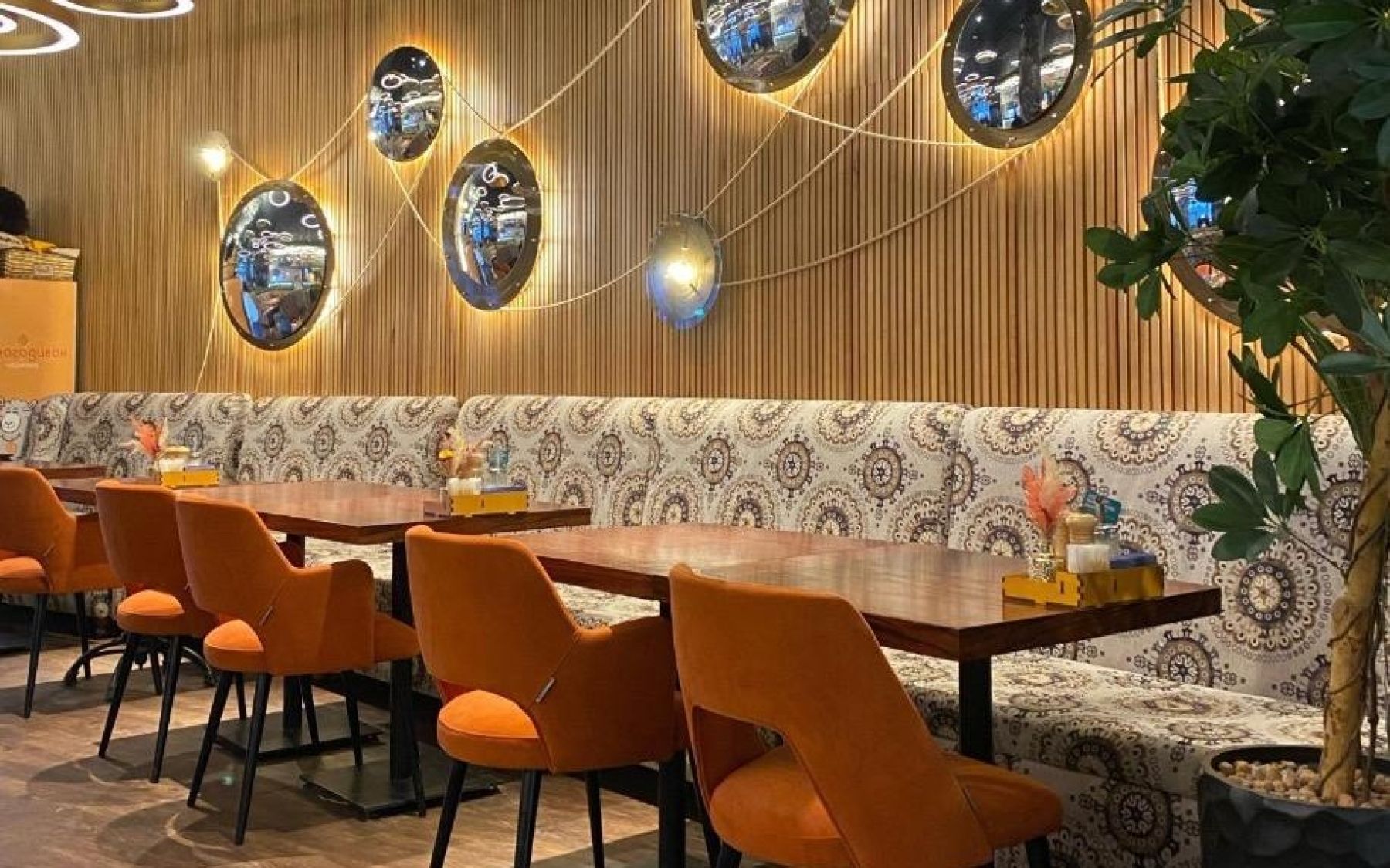 Интерьер ресторана Курага Диван