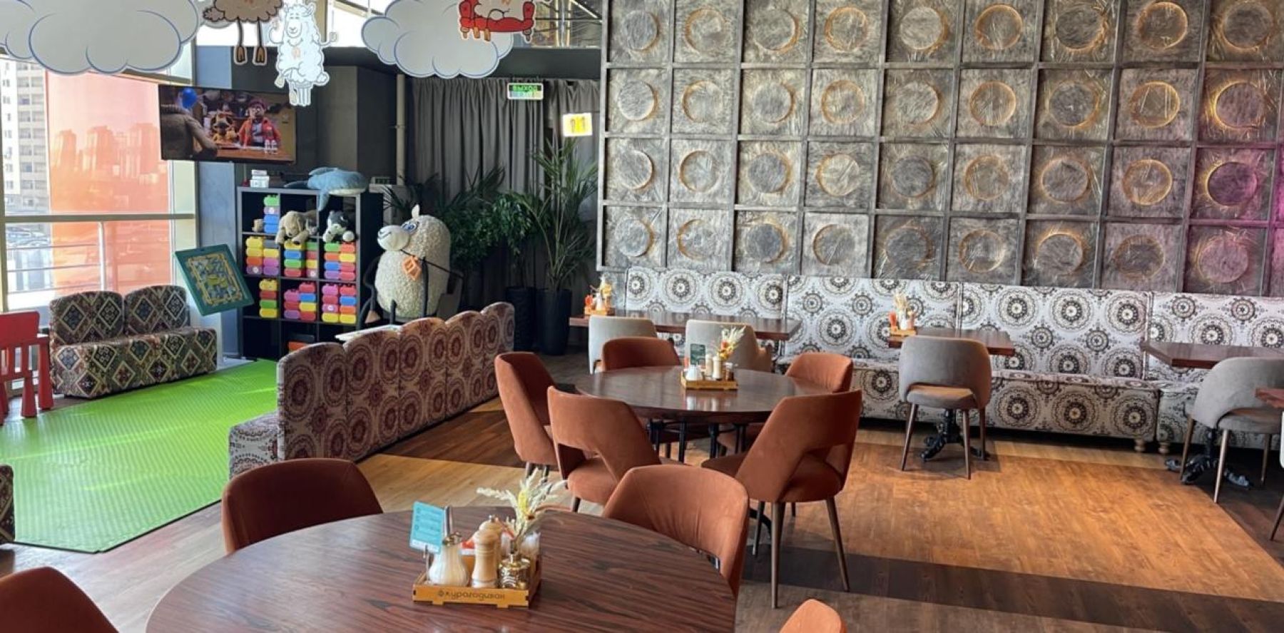 Восточные блюда в ресторане Курага Диван