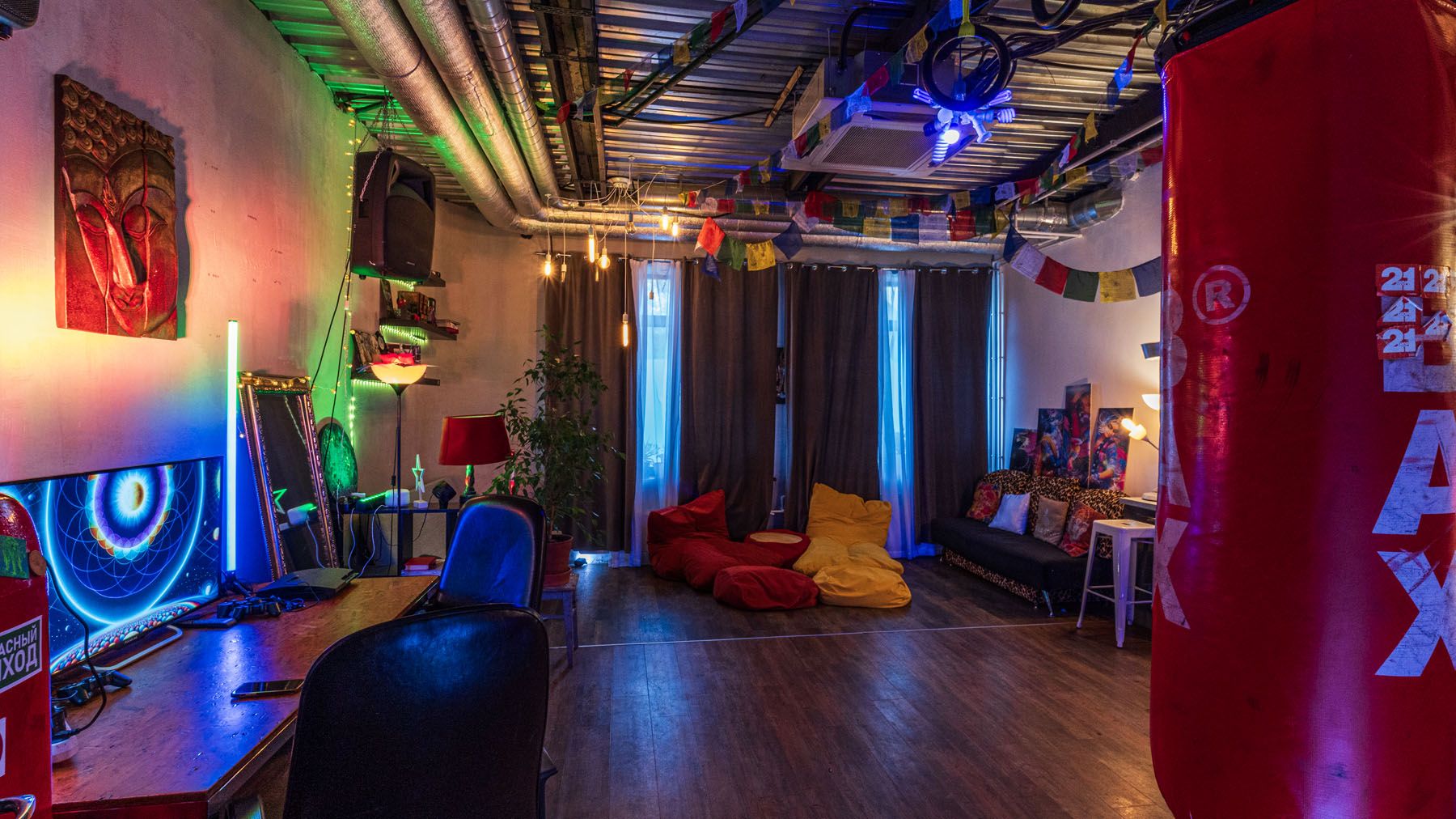 Сцена в лофте FaraLoft