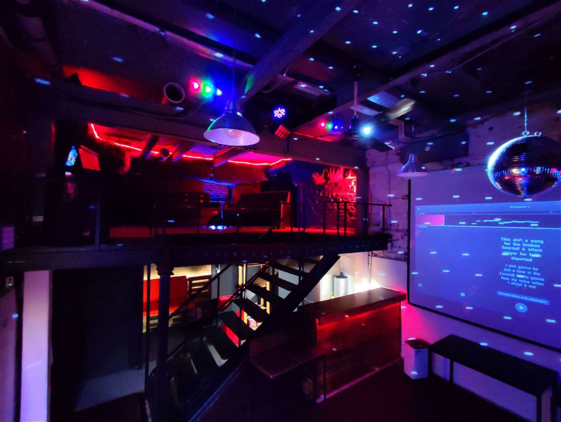 Аренда лофта на Бауманской - светомузыка